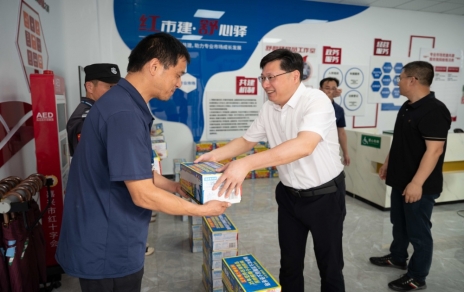 市總工會、市財貿(mào)工會領(lǐng)導(dǎo)一行蒞臨我司慰問基層員工