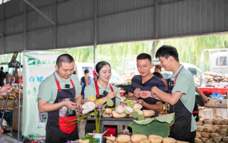 做好“雙服務(wù)”：嘉昕小廚房開(kāi)播，本期主角---蓮藕